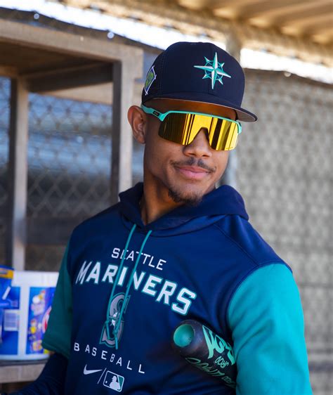 Julio rodriguez - Aug 27, 2022 · Published August 27, 2022 12:48 PM. Kelley L Cox-USA TODAY Sports. SEATTLE -- Julio Rodriguez and the Seattle Mariners are set on a long-term relationship in the Pacific Northwest, agreeing to a 12-year, $209.3 million contract starting next season that would be worth $469.6 million over 17 years if he wins two MVP awards. The deal announced ... 